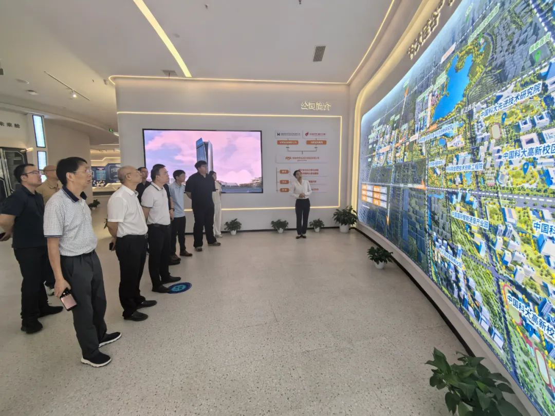 調研組在中安創(chuàng)谷考察.jpg 調研組在中安創(chuàng)谷考察.jpg