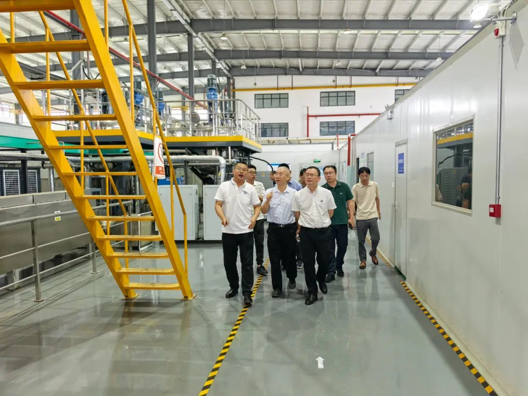 調研組參觀武漢經(jīng)開區(qū)中試基地.jpg 調研組參觀武漢經(jīng)開區(qū)中試基地.jpg